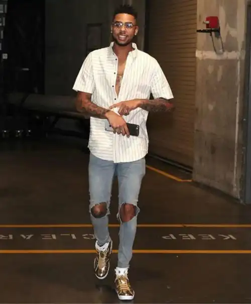 弎言两语|别学着球星们的场上上脚,看看他们场下都穿些啥?(二十六)