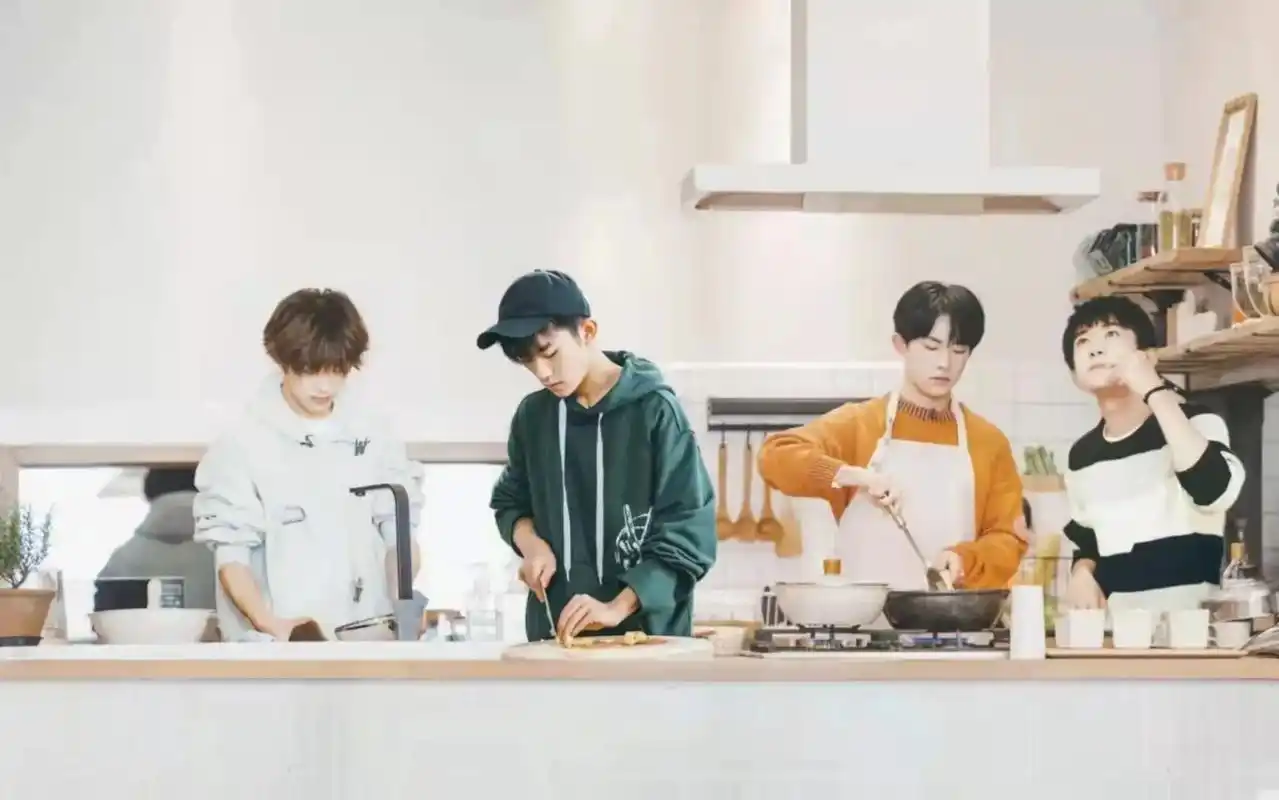 易烊千玺 #易烊千玺壁纸  你是宇宙安排的邂逅 - 抖音