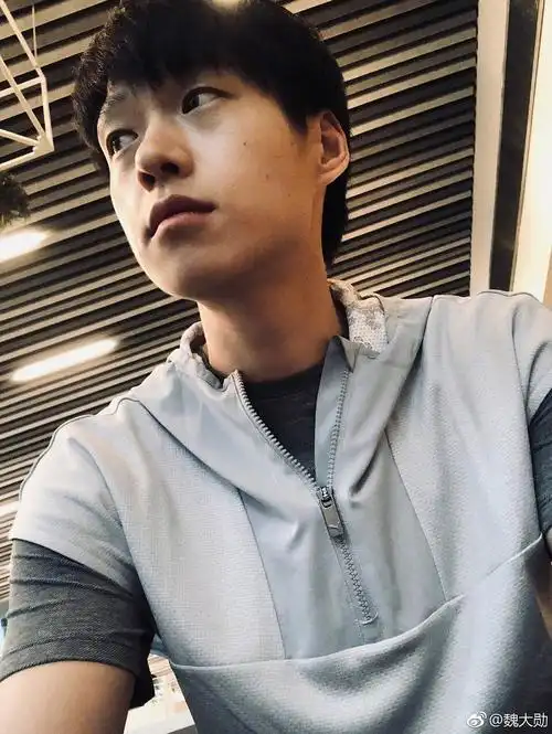 男明星怎么都喜欢这种蜜汁自拍角度.(持更,欢迎提名)