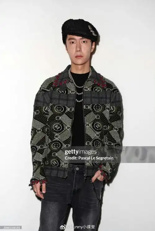 王一博g社生图#王一博巴黎时装周香奈儿看秀生图,客观评价一下