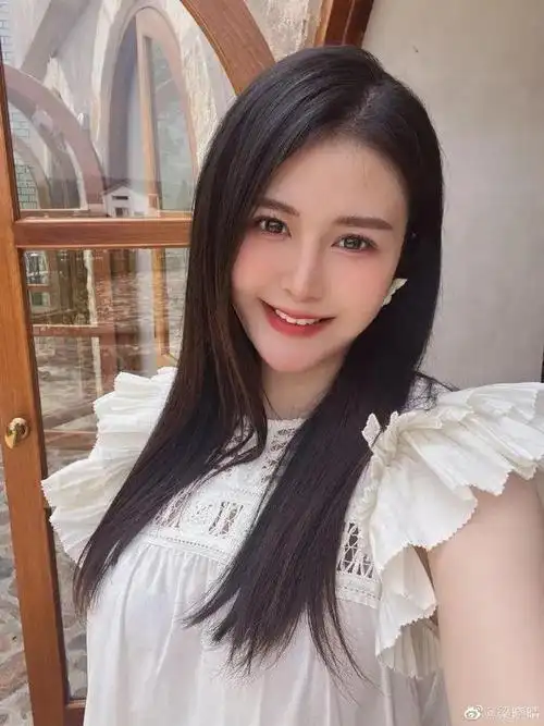 拍了12年中老年服装后,她终于30岁了|模特|生活照|工作照_网易订阅