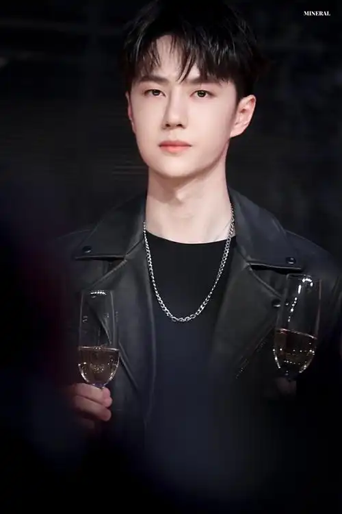 211018 2021植村秀圣诞限定系列新品派对 @uniq-王一博 73新鲜の小