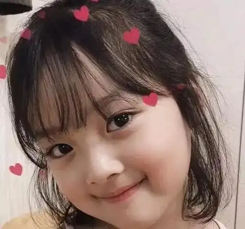 全网最火的表情包小孩权律二长大了,这颜值持续开挂啊