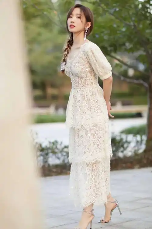 女明星们的高跟鞋美照,谁的最美?_尖头_黑色_凉鞋