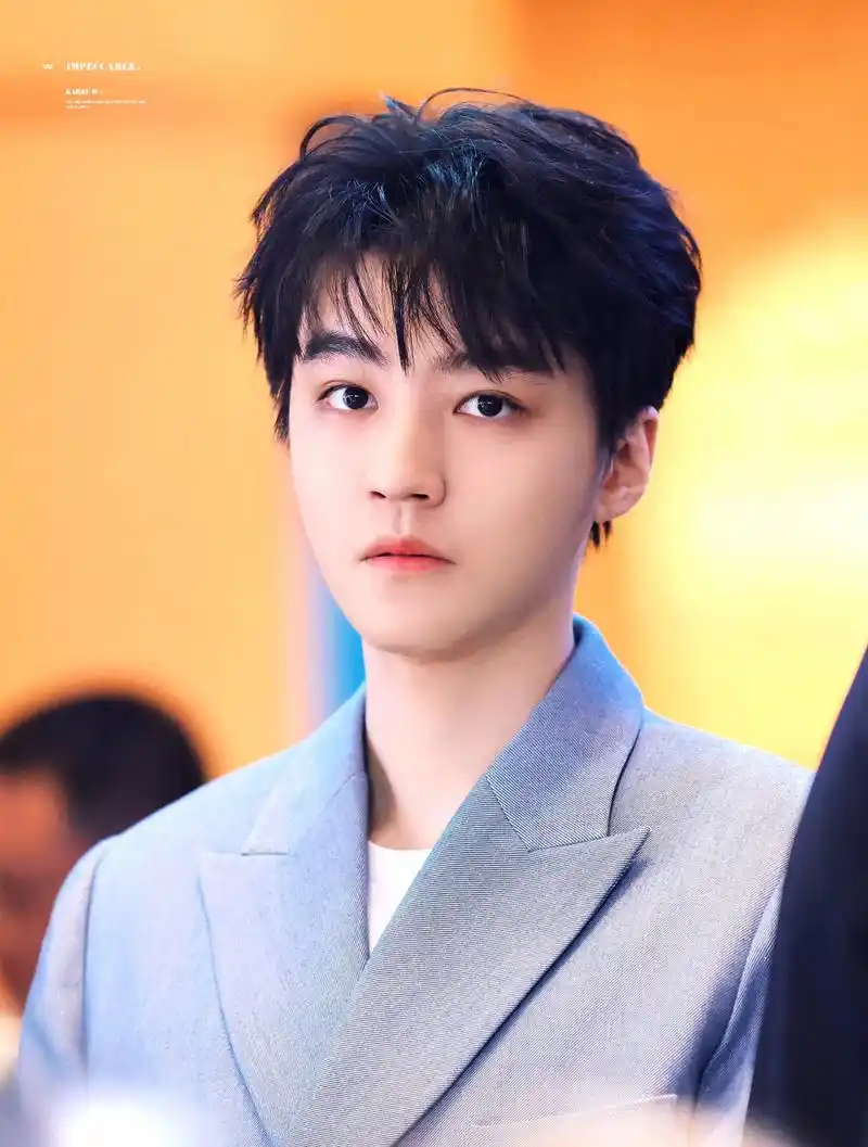 王俊凯 皮肤白皙,笑容治愈,身材匀称 #王俊凯# #王俊凯上海活动人气