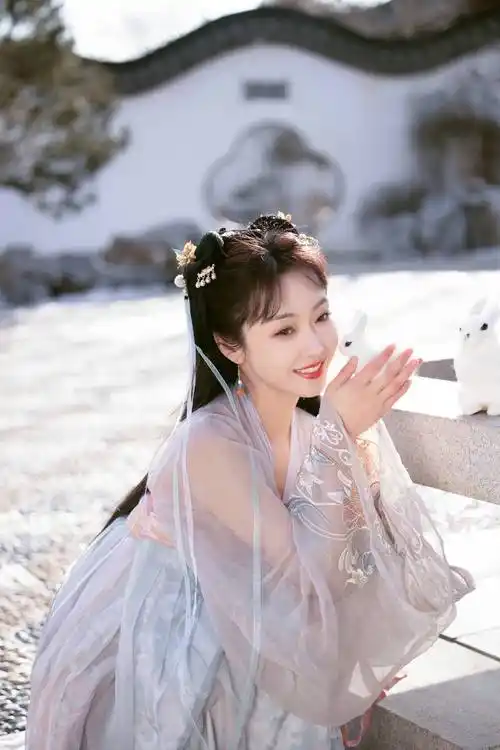 宣璐晒古装照宛如仙子 抱兔子笑容甜美温柔端庄-搜狐大视野-搜狐新闻