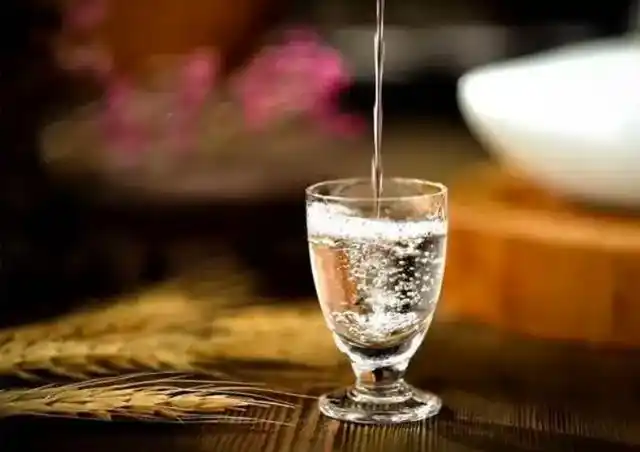 酒不醉人人自醉暗示什么酒桌上谨防这3种人,看似关心你,实则"又阴又狠