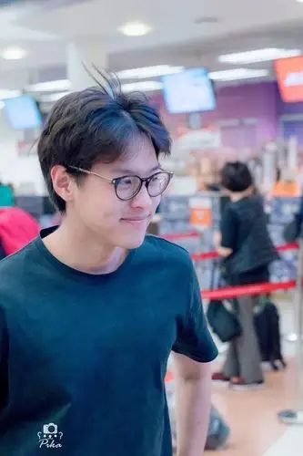 伪偷拍路人帅哥