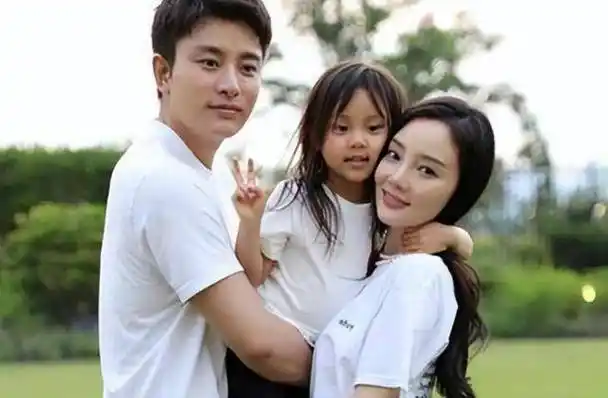 贾乃亮被曝有新恋情,与前妻李小璐复婚无望,为甜馨选择同框庆生_女儿