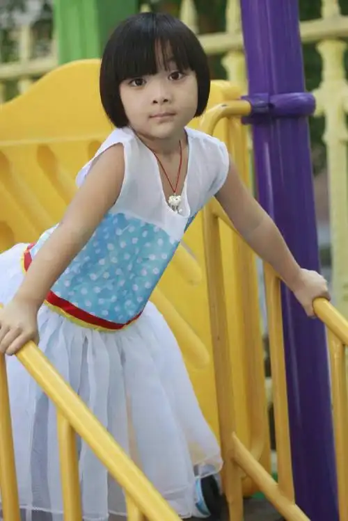 五洲幼儿园严雅婷小朋友生活照