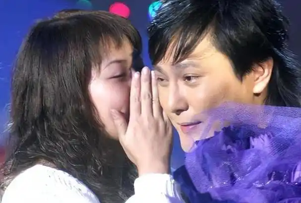 朱小妹原是香港人,但当她得知张信哲已经来到香港时,她终于将那本充满