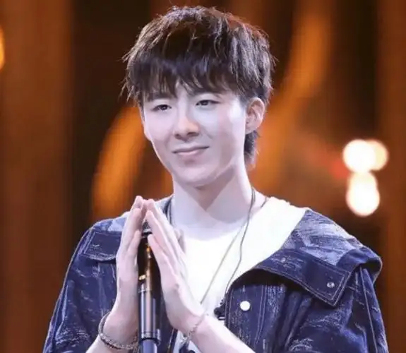 女友嘲讽:就你还当歌手,到后来自己真的成了歌手的"小得意"……刘宇宁