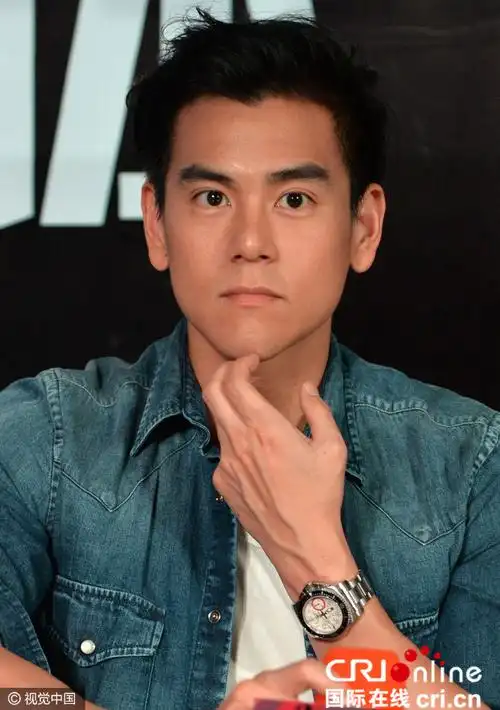 袁泉瞪眼打拳淑女变打女彭于晏发呆挠下巴自带表情库