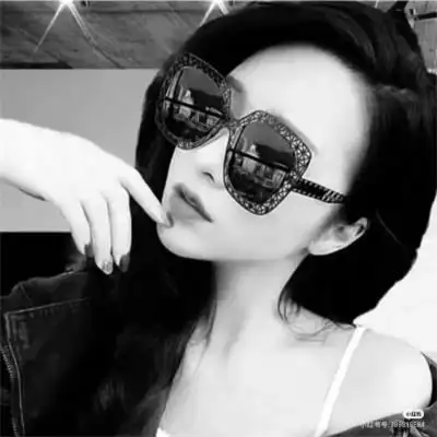 一男一女超拽霸气黑白情侣头像