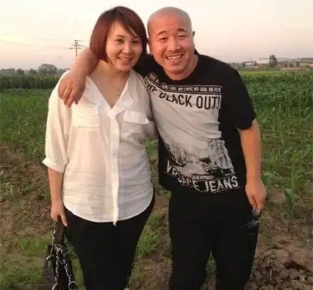 前任妻子分手了,经人介绍认识了身在辽宁的李琳,一打听也是二人转世家