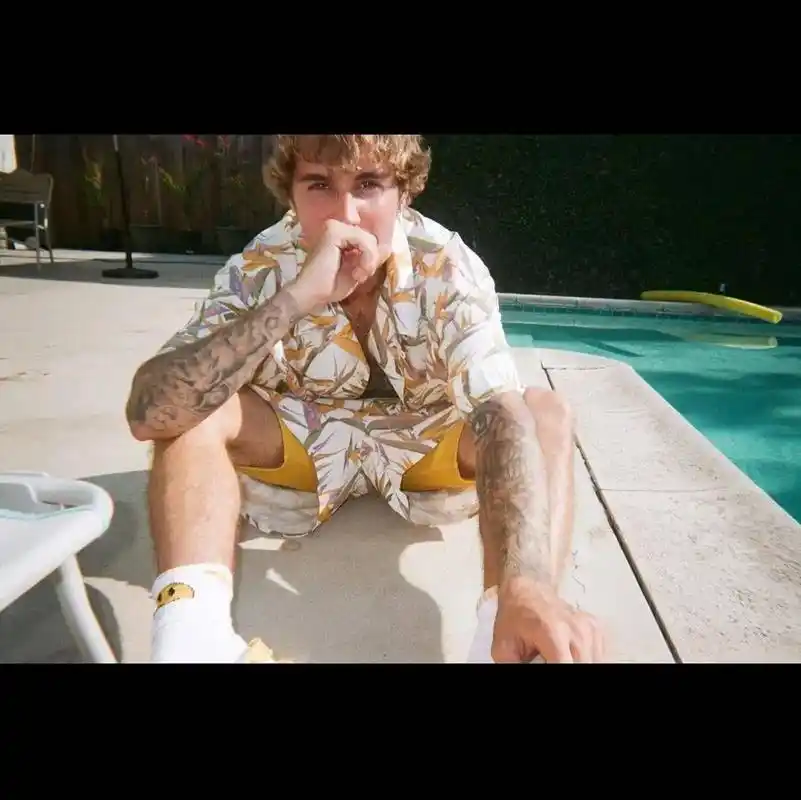 创作灵感 #夏日 #贾斯汀比伯"夏天虽然过去了,但夏日里的 - 抖音