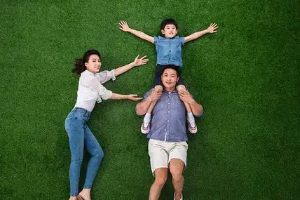 幸福快乐的三口之家