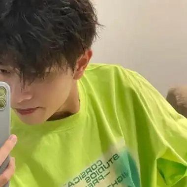 露脸文艺风格的男神头像ins风 真人男神文艺风格的男生头像