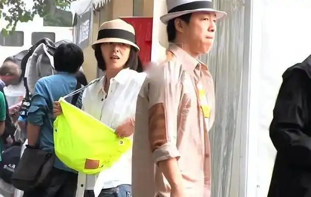 黄渤:曾被林志玲公开表白,成名后和素人妻子结婚,两人恩爱至今