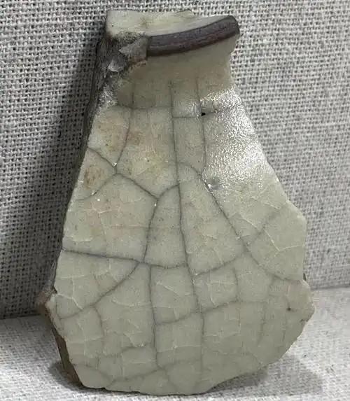 文末部分是南宋官窑博物馆及其他馆藏的南宋官窑瓷器,供大家对比学习