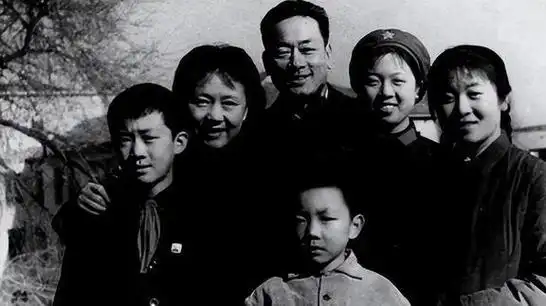 回顾庞学勤照顾精神病妻子46年再婚娶日本妻子长子已成骄傲