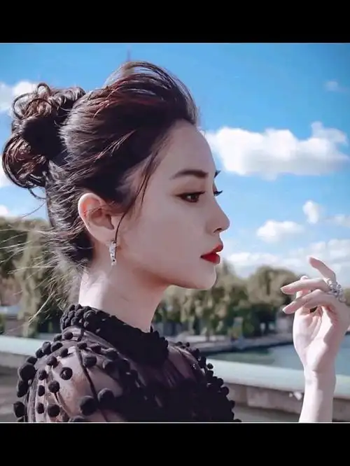 侧颜杀检验女神的黄金标准?