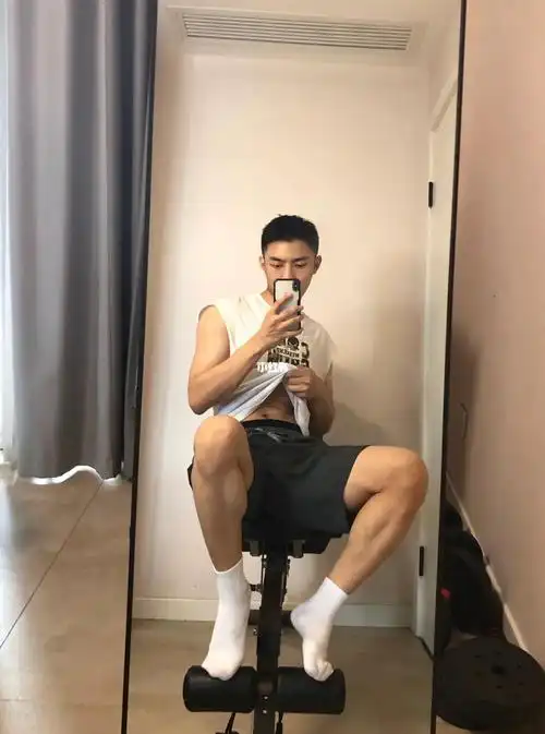 居家男生的内在日常04练出腹肌马甲线