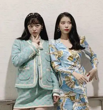 李知恩和崔雪莉是什么关系 两人同框合影被赞神仙颜值