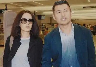 歌手那英:与高峰分手后,带着儿子嫁给孟桐,如今婚姻状况如何?