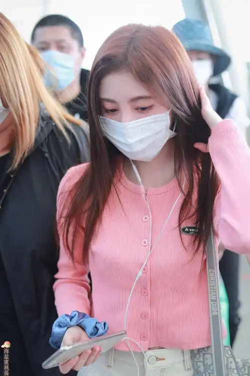 鞠婧祎机场新图图源wb见水印