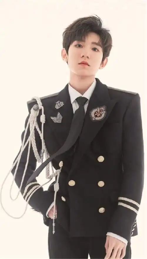 李现肖战刘昊然王俊凯朱一龙谁是穿军装最好看的爱豆