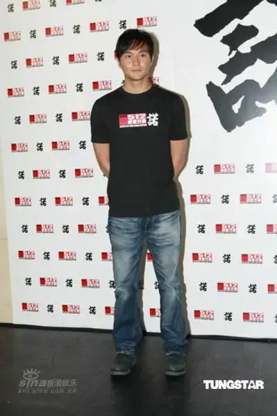 图文香港演艺界赈灾义演后台张智霖