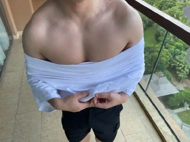 浙江大学走出来的肌肉小哥哥八块腹肌宛如搓衣板真是帅气逼人