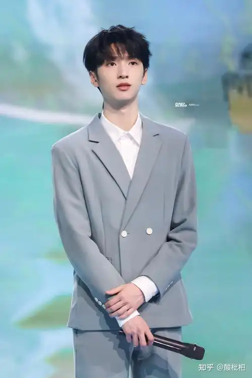 严浩翔的百变穿搭之西装篇 - 知乎