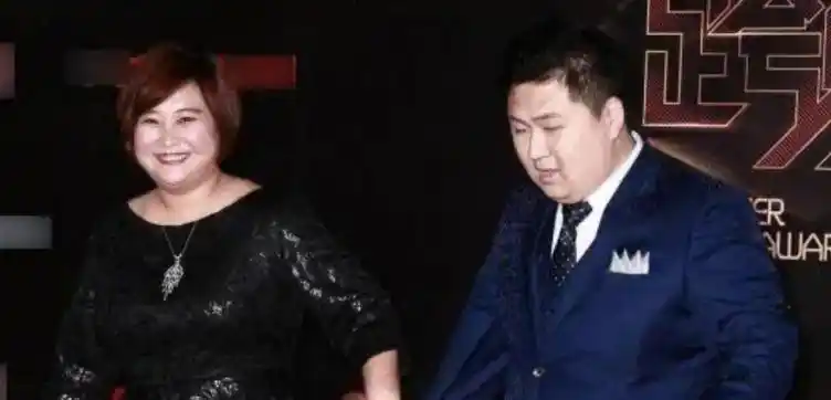 42岁贾玲被曝隐婚6年?