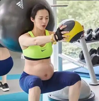 这些女明星大肚也不消停为做健康美丽的妈妈也是拼了