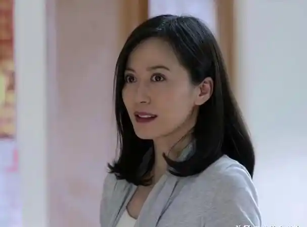 《大丈夫》里的顾晓岩,因为老公出轨,家庭破碎,生活陷入了低谷.