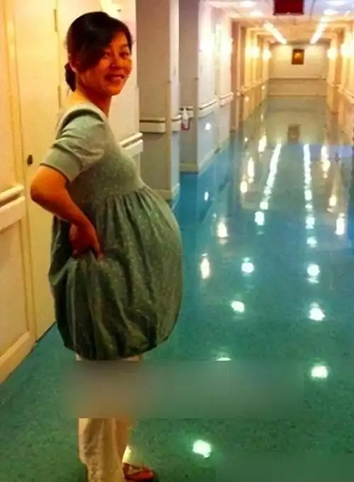 黄渤带老婆穿情侣装超甜,小欧眼神好撩人!