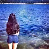 意境海边长发美女背影头像图片_女生头像_头像屋