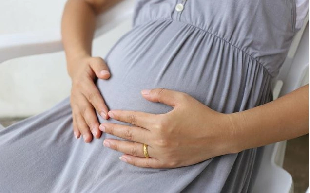 老婆怀孕五个月,我妈进城照顾,下班看到厨房的一幕我泪流满面|老婆|大