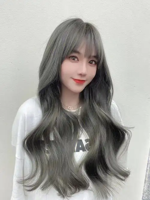 今日发型青灰色