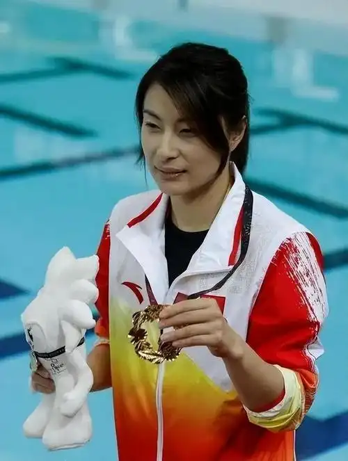 纪实曾经的跳水冠军郭晶晶如今也开始卖货直播了引发网友质疑