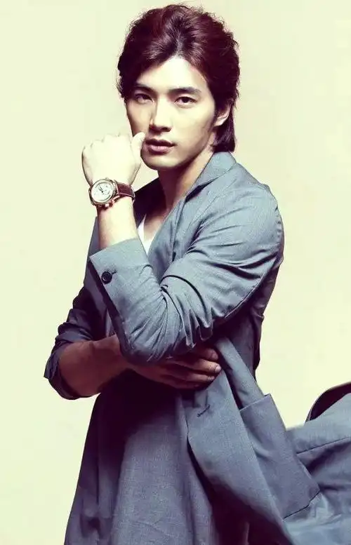 贺军翔:从《恶魔在身边》到《爱上查美乐》的演艺旅程