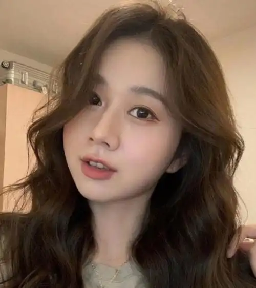 直发发型女中长发 2021最洋气直发发型推荐