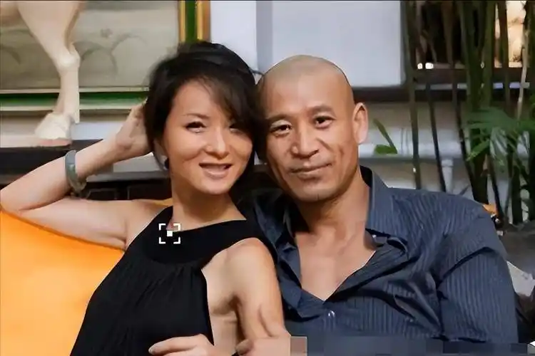 谢兰:嫁演员师小红,丁克11年愁坏婆婆,41岁意外得子全家乐开怀