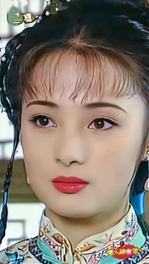 蒋勤勤:清丽脱俗,温婉水灵