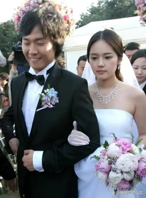 其实她说过她原生家庭不咋地,早结婚是因为男方家庭让她有想成家的