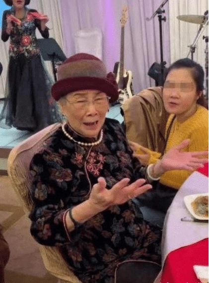 梅艳芳患癌早期本可以治愈为何拒绝接受治疗真相让人感到心酸