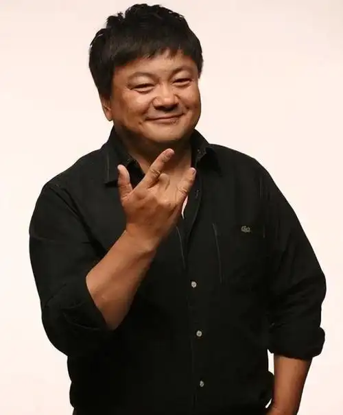 年轻时是军艺校草后因癌症发胖洪剑涛的人生到底有多戏剧