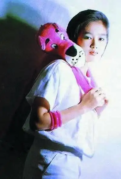 朱丽倩年轻时照片曝光 刘德华爱妻曾是选美小姐